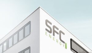 SFC Energy, Test-Fuchs und Auto AG Group entwickeln emissionsfreien mobilen Wasserstoff-Generator H2Genset