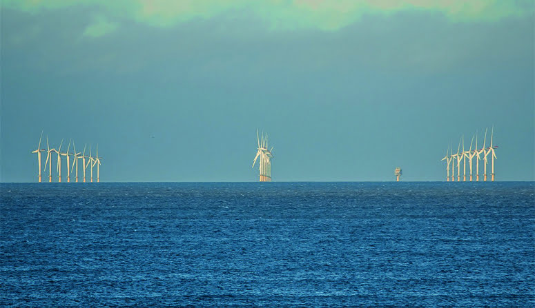 Die Nordsee entwickelt sich nämlich zu dem zentralen Stromkraftwerk Europas. Rund 1.500 Windräder drehen sich momentan allein für den bundesdeutschen Bedarf.