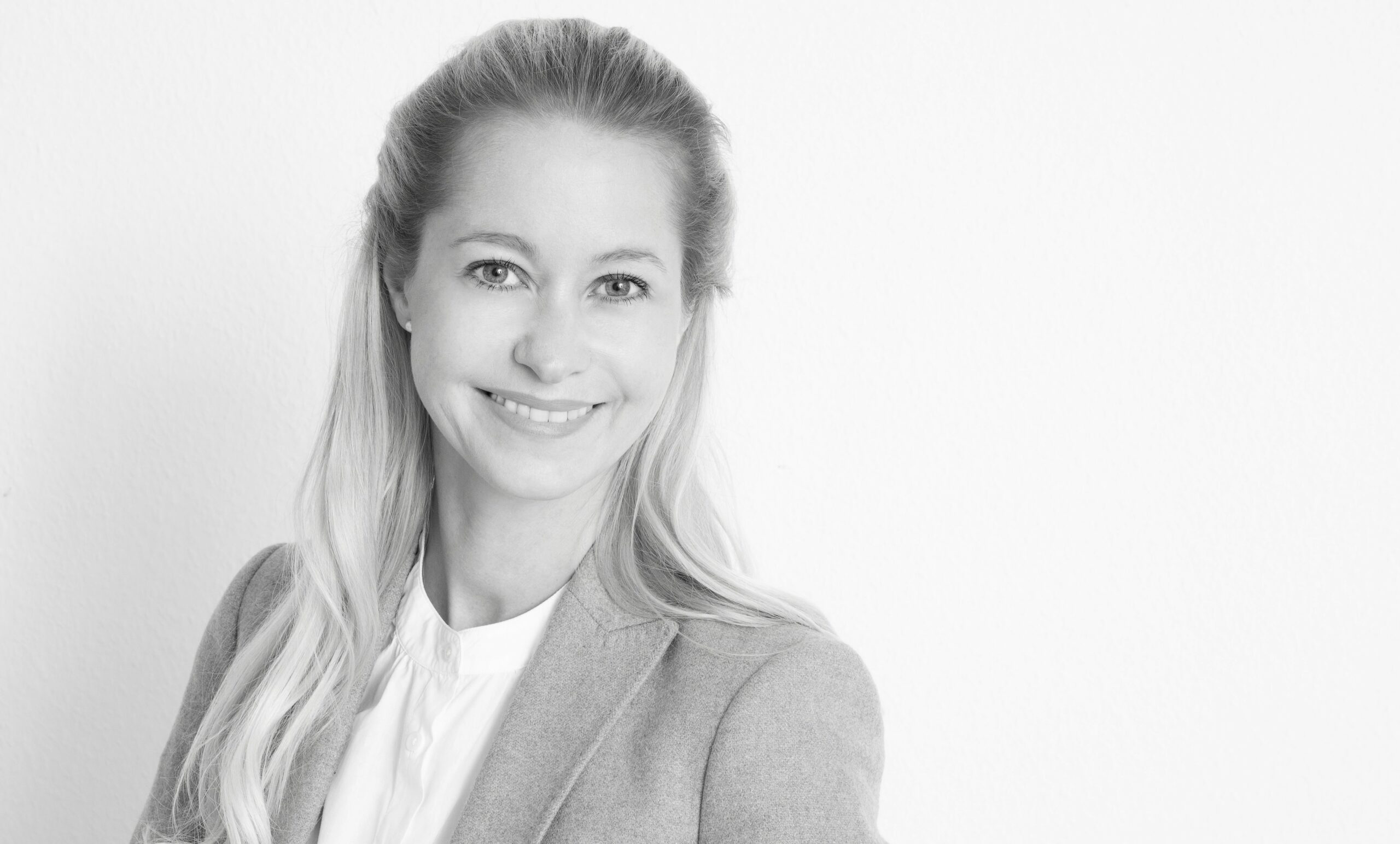 Lisa Jüngst ist seit 2006 bei der NanoRepro AG tätig und verantwortet als CEO die strategische und operative Führung des Unternehmens. Die Diplom-Betriebswirtin wurde im April 2013 in den Vorstand berufen. 